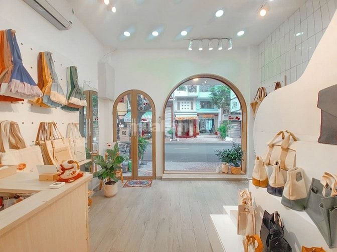 Cho thuê mặt tiền đường 1 trệt 1 lầu Quận 3