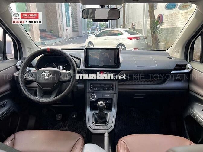 TOYOTA AVANZA MT 2024 - TẶNG TRƯỚC BẠ