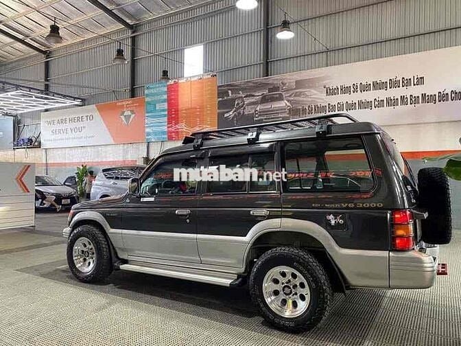 Mitsubishi Pajero 7 chỗ, 2 cầu số sàn, chính chủ