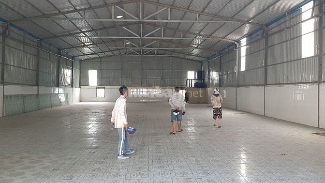 Nhà xưởng cho thuê phường thạnh xuân quận 12 dt: 600m giá 33 triêu 