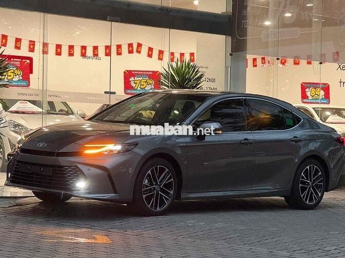 Toyota Camry 2025 2.5HEV TOP 2025 - 27 km