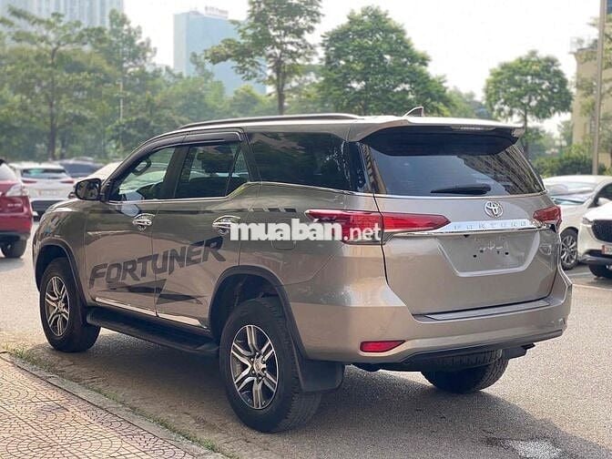 Toyota Fortuner 2.4AT 4x2 sx 2022 máy dầu