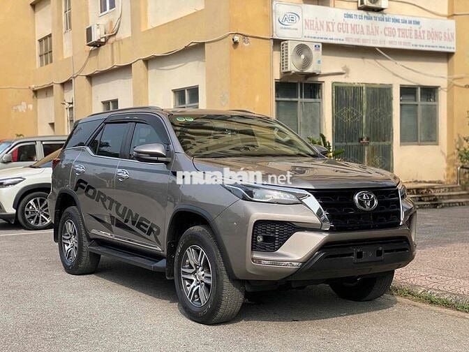 Toyota Fortuner 2.4AT 4x2 sx 2022 máy dầu