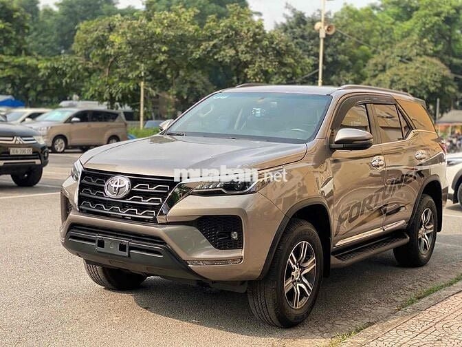 Toyota Fortuner 2.4AT 4x2 sx 2022 máy dầu