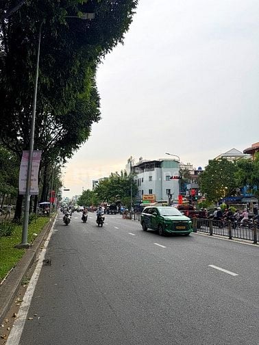 BÁN NHÀ 2 MẶT TIỀN TRƯỚC VÀ SAU : 138 LÝ THÁI TỔ  - P. 2 