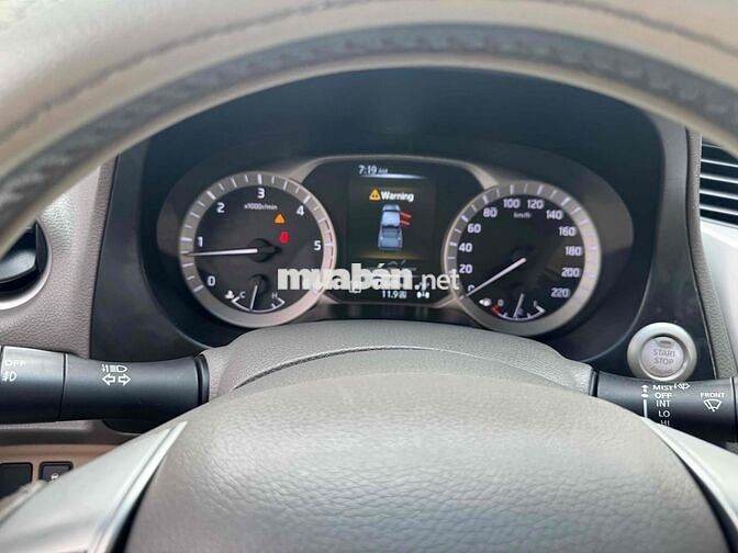 Nissan Navara 2015 VL 2.5 AT 4WD - 95000 km