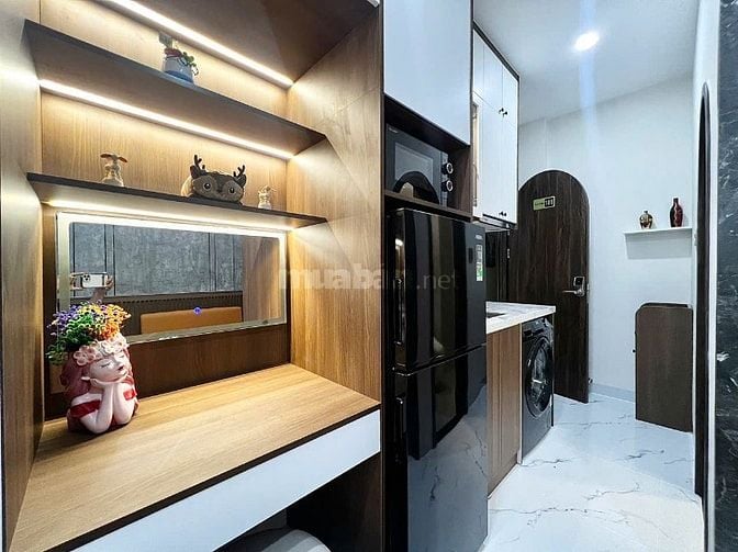 Bán gấp căn nhà ở đường Huỳnh Văn Bánh, P.13, Q. Phú Nhuận - HXH, 3tầg