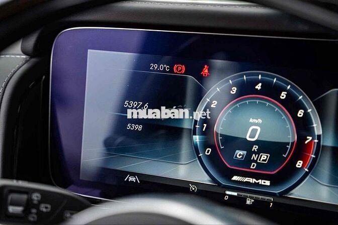 Mercedes Benz G63 AMG - 2023 5000 km Bank