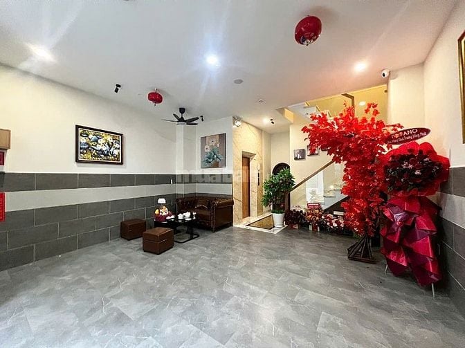 Bán gấp căn nhà ở đường Huỳnh Văn Bánh, P.13, Q. Phú Nhuận - HXH, 3tầg