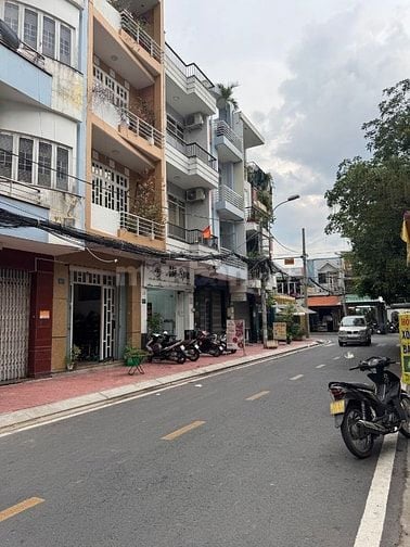 Bán nhà DT 4x18 Cao lỗ ngay CV Tạ Quang Bửu Quận 8