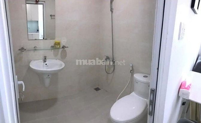 Cho thuê c/cư Cao ốc xanh, lô A, 2 phòng ngủ, hướng Landmark 81