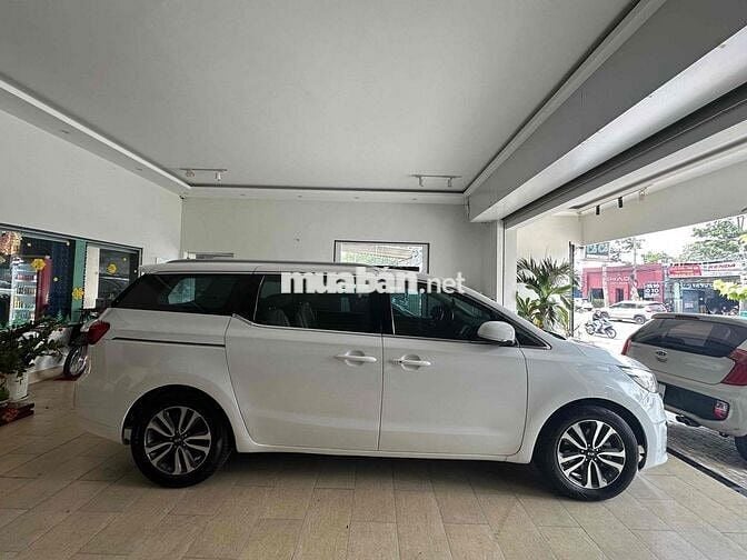 Kia Sedona 2018 2.2 DATH - 180000 km