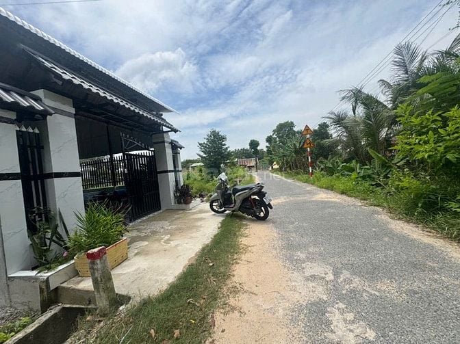 Nhà mới xây 5x25 có thổ cư. gần chợ, ủy ban. 1,19 tỷ 