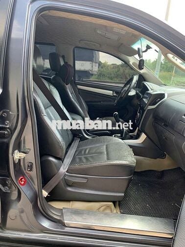 Isuzu Mu X sản xuất 2017 2.5 MT - Zin không lỗi