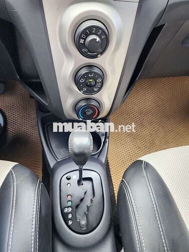 Toyota yaris nhập nhật xe lăn bánh 2011std .
