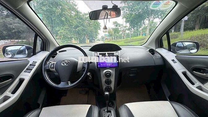 Toyota yaris nhập nhật xe lăn bánh 2011std .