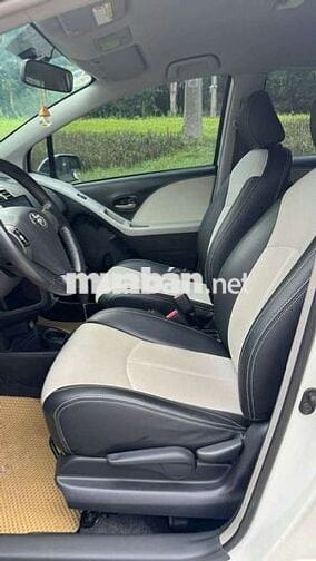 Toyota yaris nhập nhật xe lăn bánh 2011std .