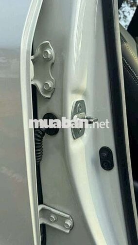 Toyota yaris nhập nhật xe lăn bánh 2011std .