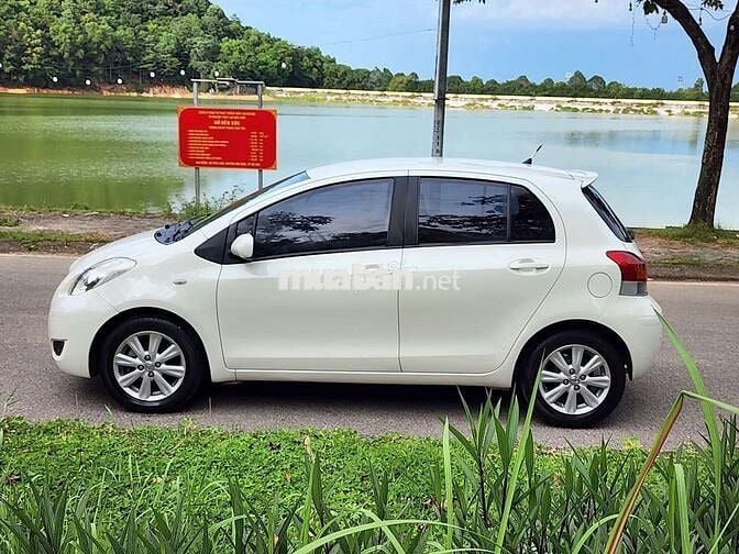 Toyota yaris nhập nhật xe lăn bánh 2011std .