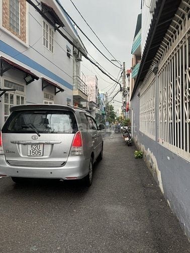 NHÀ ĐẸP CÓ DÒNG TIỀN CHO THUÊ. HẺM RỘNG GẦN MẶT TIỀN.