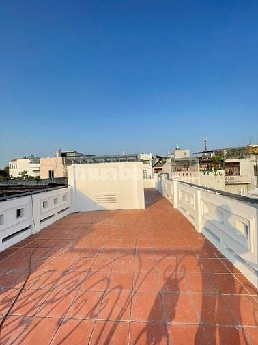 NHÀ ĐẸP CÓ DÒNG TIỀN CHO THUÊ. HẺM RỘNG GẦN MẶT TIỀN.
