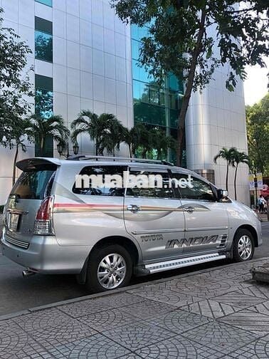Toyota Innova 2010 V - 200000 km