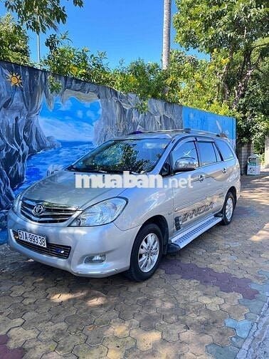 Toyota Innova 2010 V - 200000 km