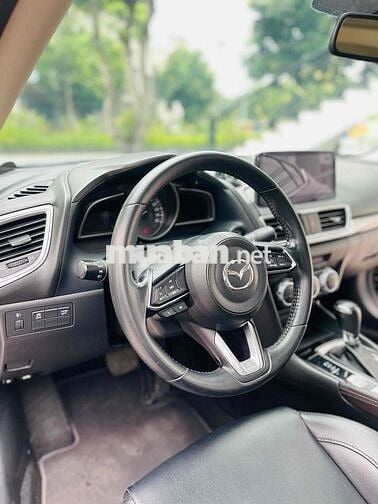Mazda 3 2018 1.5 AT Sedan - 77000 km