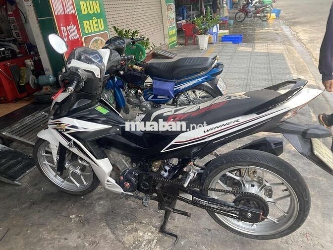 Cần bán xe vì kẹt tiền