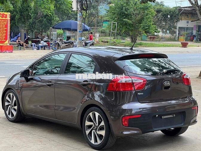 Kia Rio 2015 1.4 AT Hatchback - 109000 km