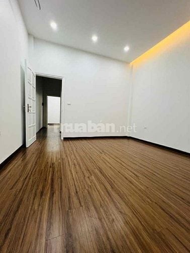 BÁN NHÀ HOÀNG VĂN THÁI Ô TÔ ĐỖ CỬA