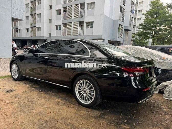 Mercedes E200 Exclusive 2023 đi siêu lướt