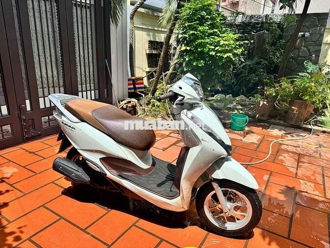 mình cần bán xe lead trắng 2021 tại long biên
