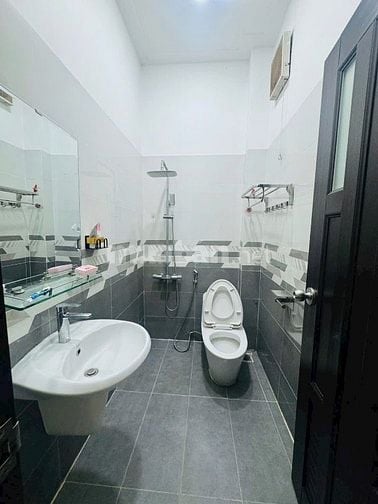 Nhà Đoàn Công Bửu Q3 dt 48m2/1ty950. Nhà sổ sẵn, sang tên ngay