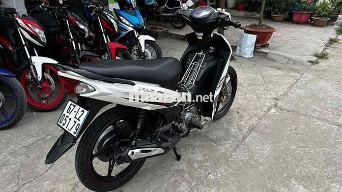 Sirius fi 2018 trắng đen 05179 ( hỗ trợ góp )