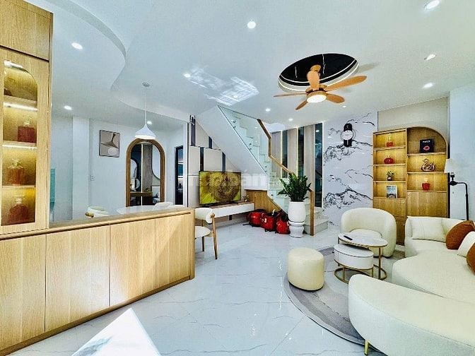 Siêu Phẩm sân vườn nghỉ dưỡng 90m2 Thích Quảng Đức, P5, Q.Phú Nhuận.