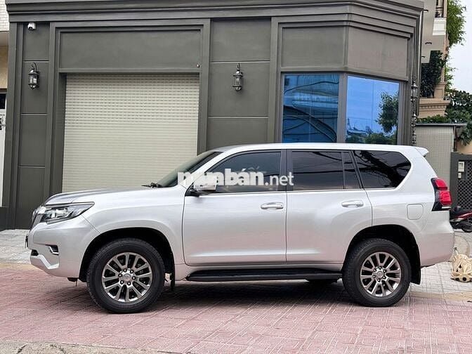 LandCruiser Prado một chủ từ đầu model 2020