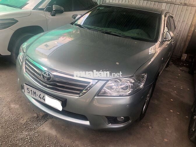 cần bán Toyota Camry đời 2010 số tự động máy 2.4G
