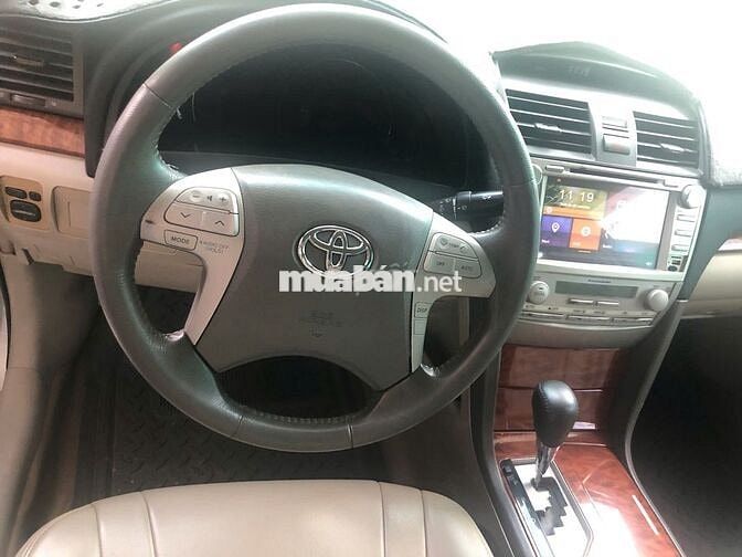 cần bán Toyota Camry đời 2010 số tự động máy 2.4G