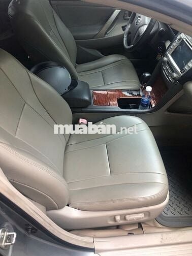 cần bán Toyota Camry đời 2010 số tự động máy 2.4G