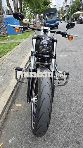 Harley-Davidson Breakout  Milwaukee-Eight 114