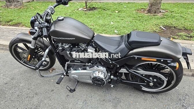 Harley-Davidson Breakout  Milwaukee-Eight 114