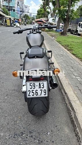 Harley-Davidson Breakout  Milwaukee-Eight 114