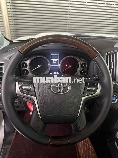 Toyota Land Cruiser 2018 VX-R - Bản Trung Đông