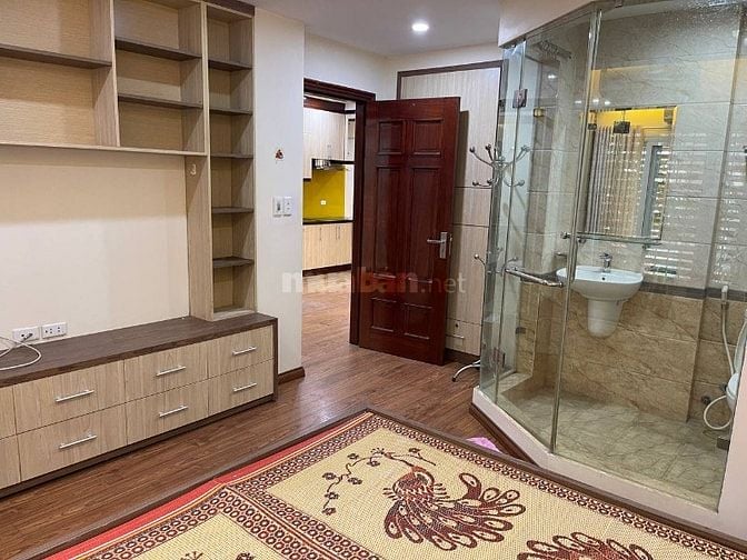 Cho thuê căn hộ mặt đường Láng Hạ để ở và kinh doanh