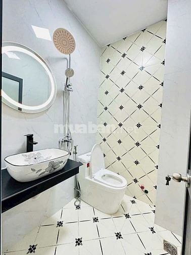 NHÀ ĐẸP SIÊU DÀI. TIỆN KINH DOANH. HẺM XE HƠI.