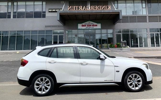 Bán rẻ BMW X1 SPORT 2011 zin AZ độ full options rất đẹp như mới 