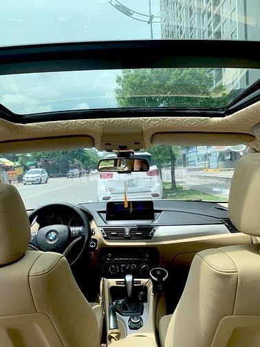 Bán rẻ BMW X1 SPORT 2011 zin AZ độ full options rất đẹp như mới 
