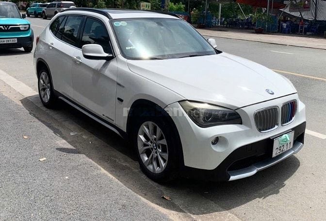 Bán rẻ BMW X1 SPORT 2011 zin AZ độ full options rất đẹp như mới 