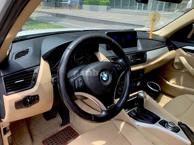 Bán rẻ BMW X1 SPORT 2011 zin AZ độ full options rất đẹp như mới 
